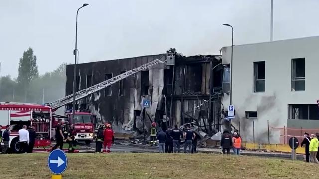 İtalya'da düşen küçük uçakta 8 kişi öldü