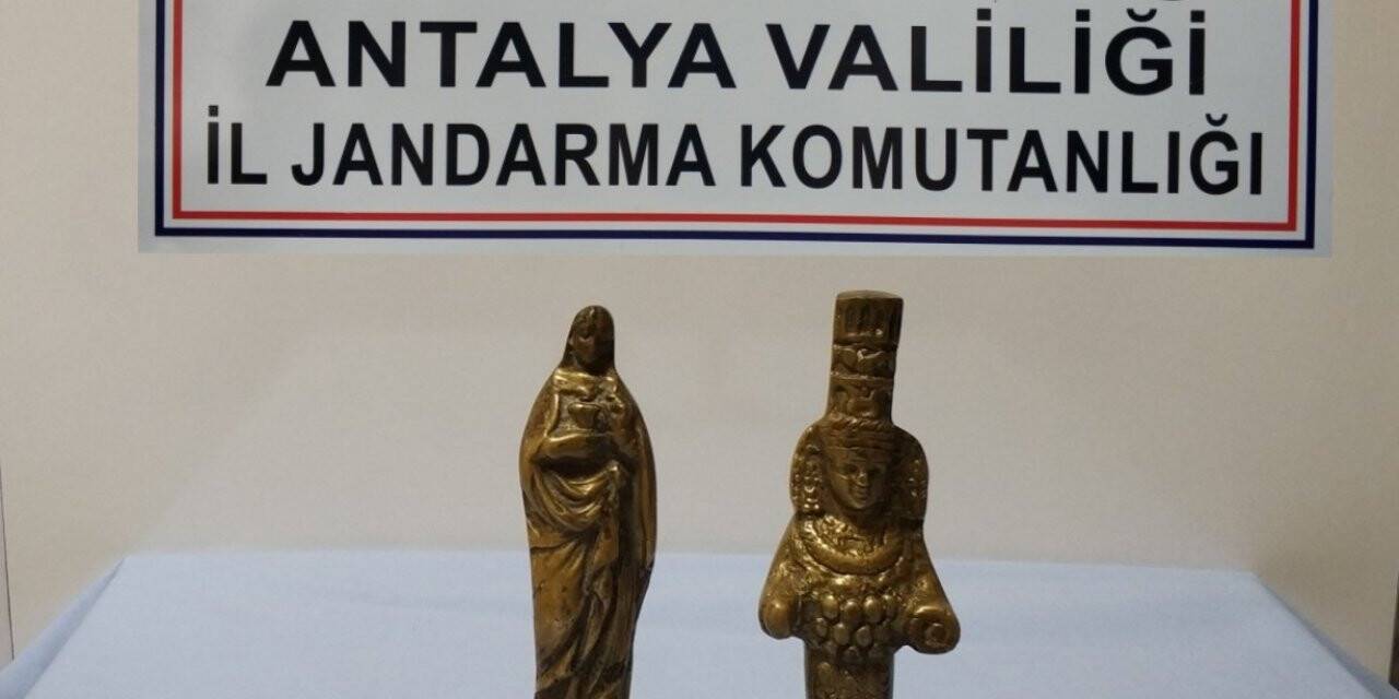 Antalya’da Meryem Ana ve Tanrıça Artemis’in altın heykeli ele geçirildi