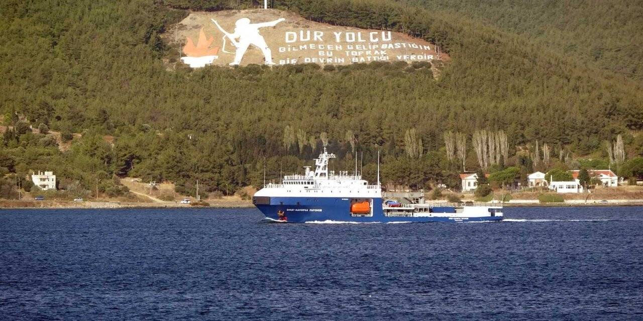 Rus askeri tankeri Çanakkale Boğazı’ndan geçti
