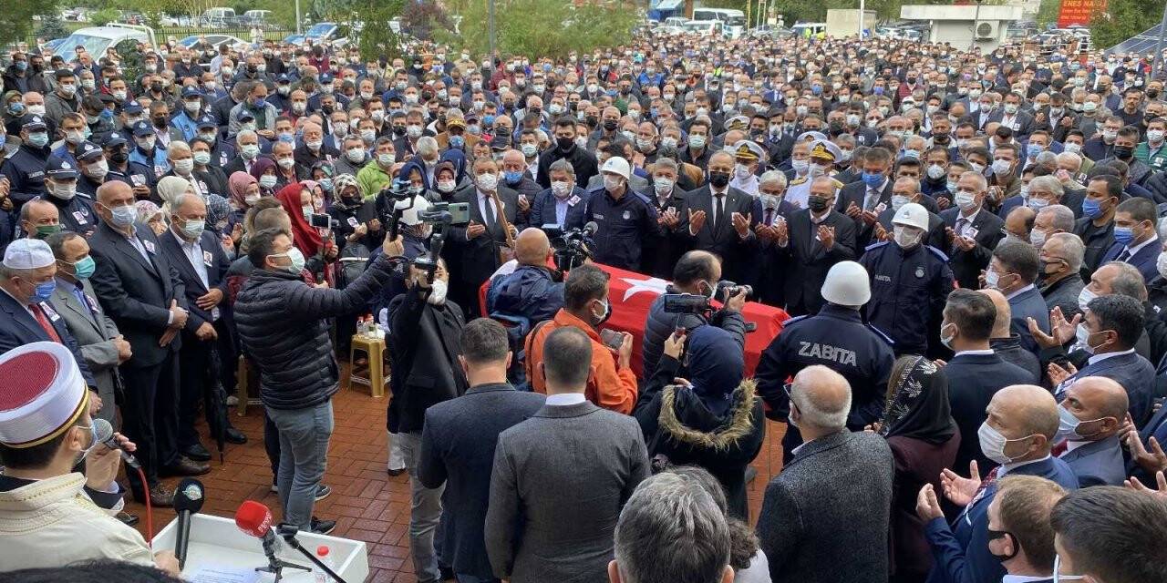Trafik kazasında vefat eden Başkan Yardımcısı için belediyede tören düzenlendi