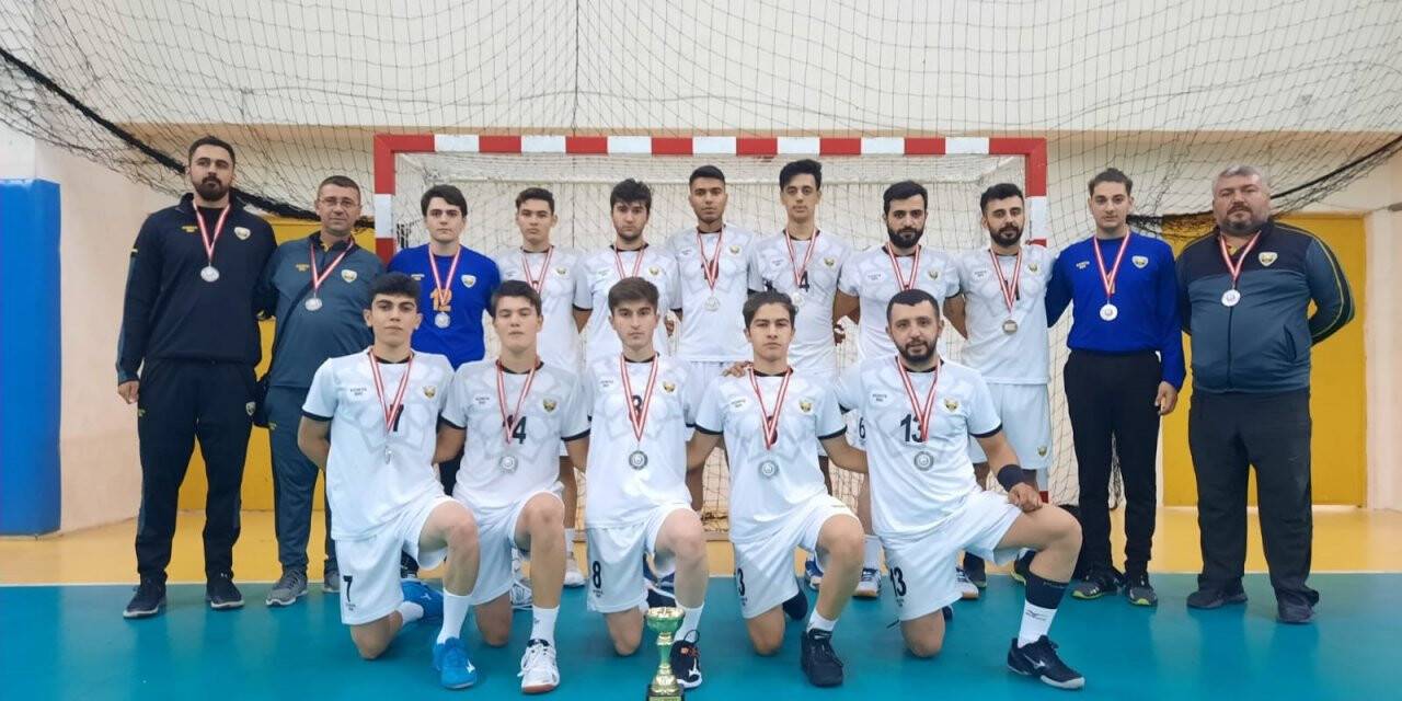 Konya Büyükşehir Belediyespor Hentbol Takımında 2. Lig sevinci