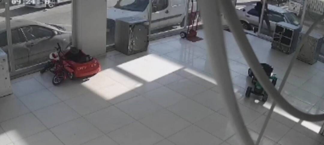 Tartıştığı kişilere pompalı tüfekle ateş açtı, o ânlar kameralara yansıdı