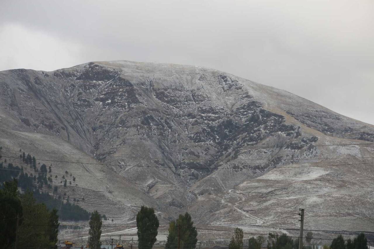 Erzurum’da zirve beyaza büründü