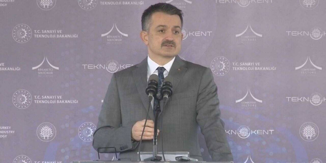 Bakan Pakdemirli: Elektrikli traktörümüzün inşallah seri üretimine önümüzdeki yılın ocak ayında başlıyoruz