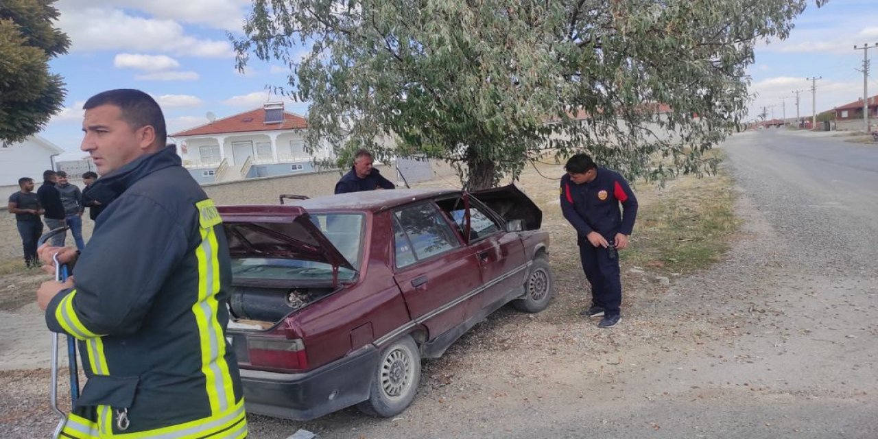 Kulu'da ağaca çarpan otomobilin sürücüsü yaralandı