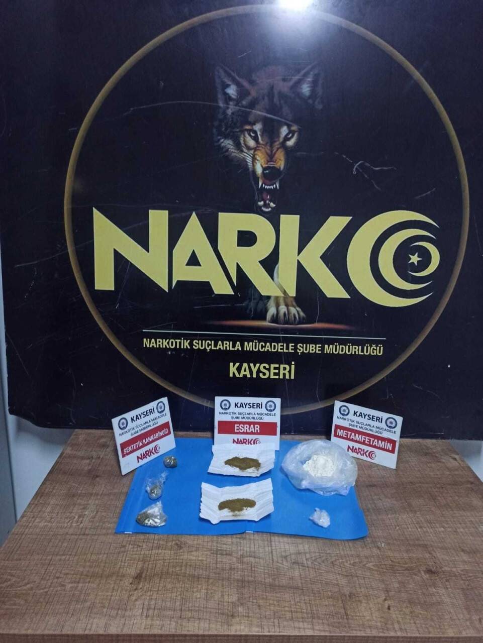 Yorgan arasında uyuşturucu ticaretine polis engeli