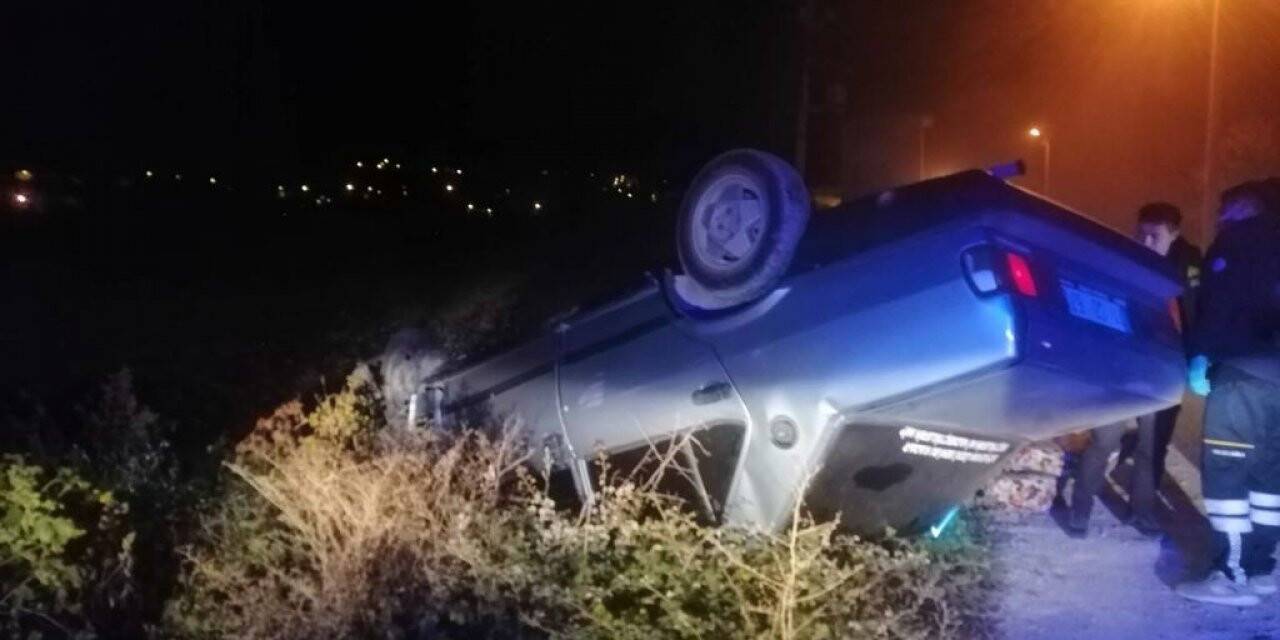 Gece kaza yapan sürücüyü sabah işçiler araç içinde buldu