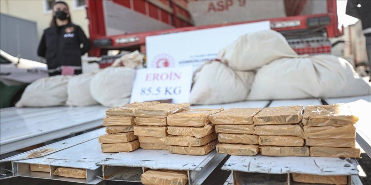 Gümrük Muhafaza ekiplerince İstanbul Pendik Limanı'nda 85,5 kilogram eroin ele geçirildi