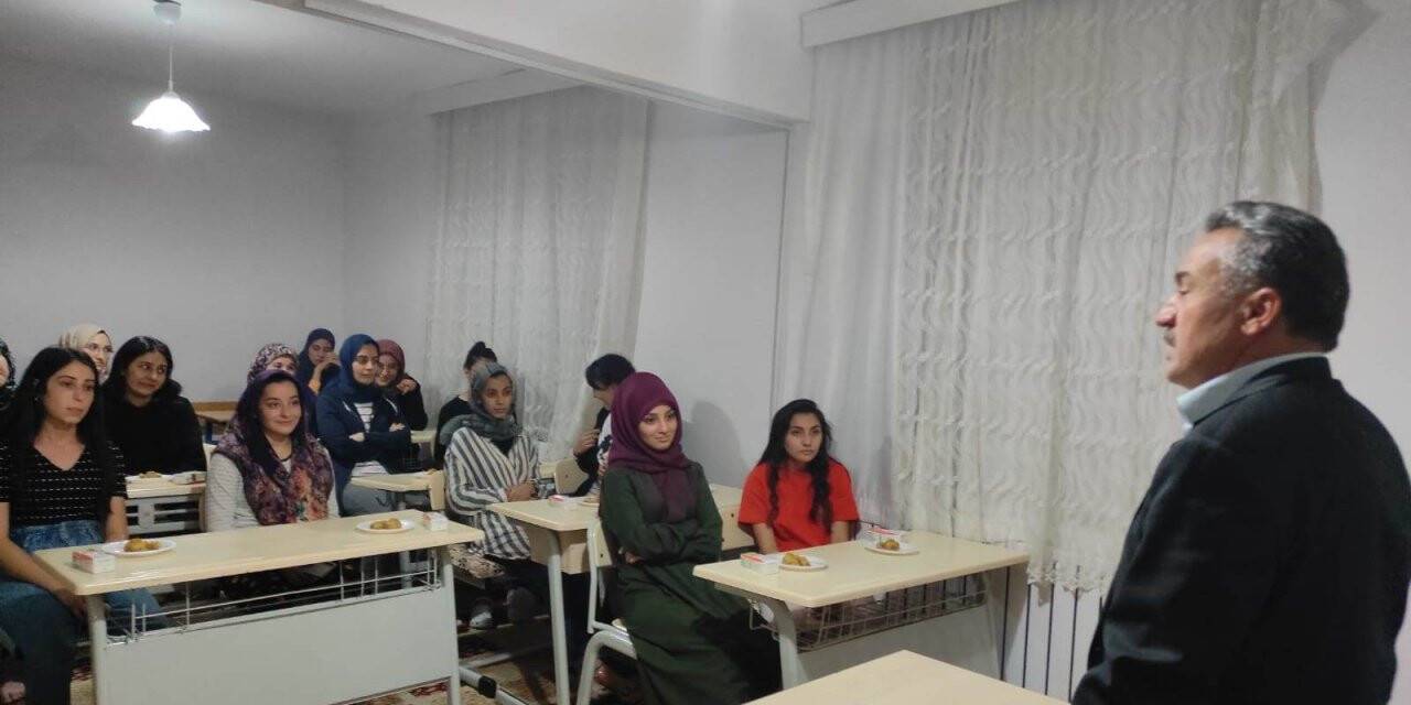 Başkan Tutal misafir öğrencileri ziyaret etti