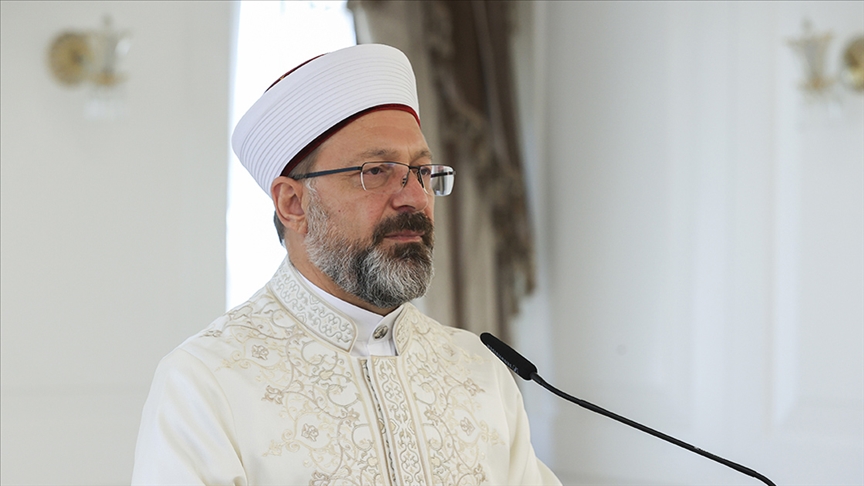 Erbaş İslam dünyasını "sessiz ibadet" kararına karşı çıkmaya çağırdı