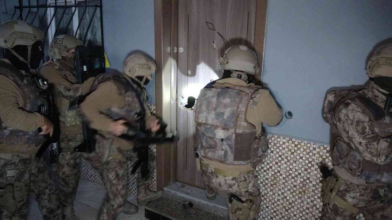 Silah tacirlerine şafak operasyonu: 6 kişi tutuklandı