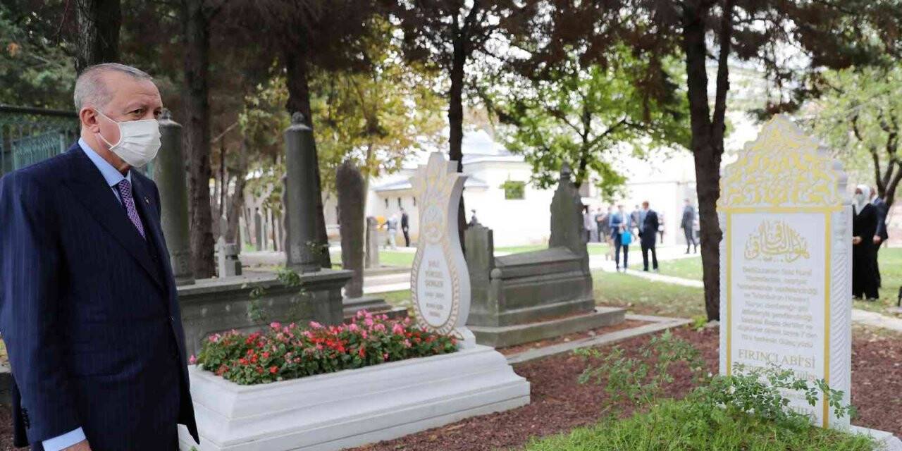 Cumhurbaşkanı Erdoğan, Eyüpsultan’da kabir ziyaretlerinde bulundu
