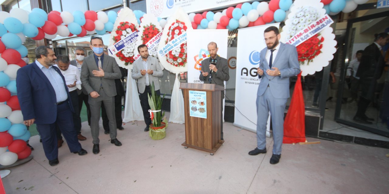 Beyşehir'de 'AGD Kitap Kahve' açıldı