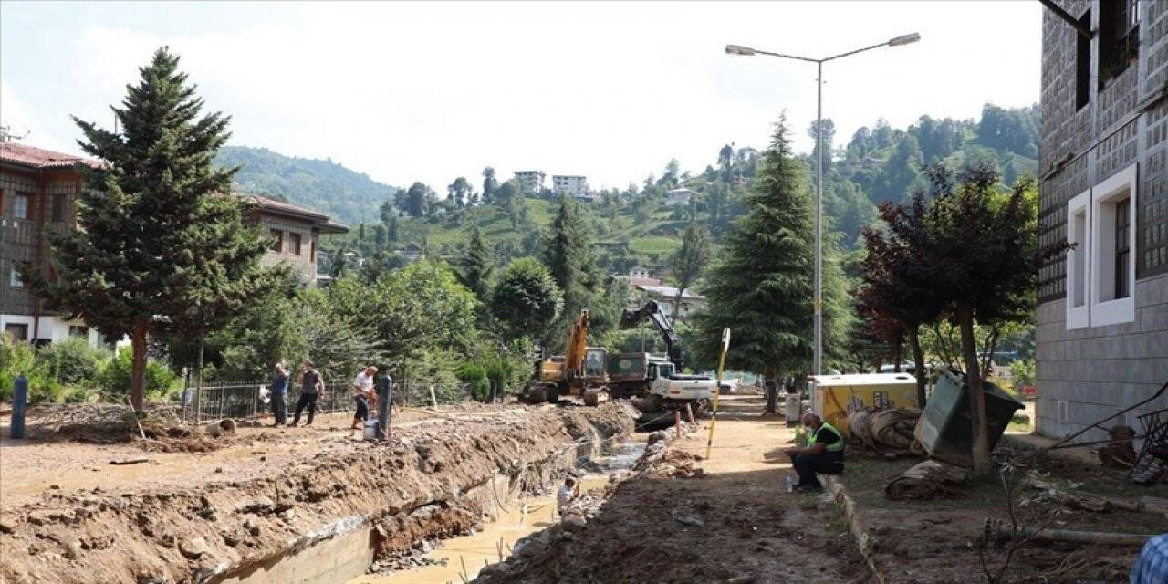 Rize'de sel afetinin izleri siliniyor