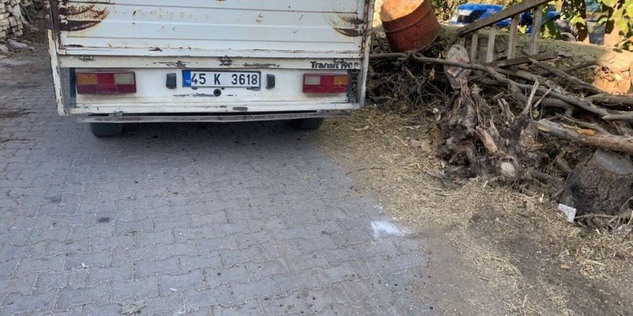 Süt kamyoneti yaşlı kadına çarptı: 1 yaralı
