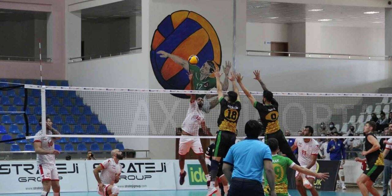 Efeler Ligi: Bingöl Solhan Spor: 0 - Yeni Kızıltepe Spor: 3