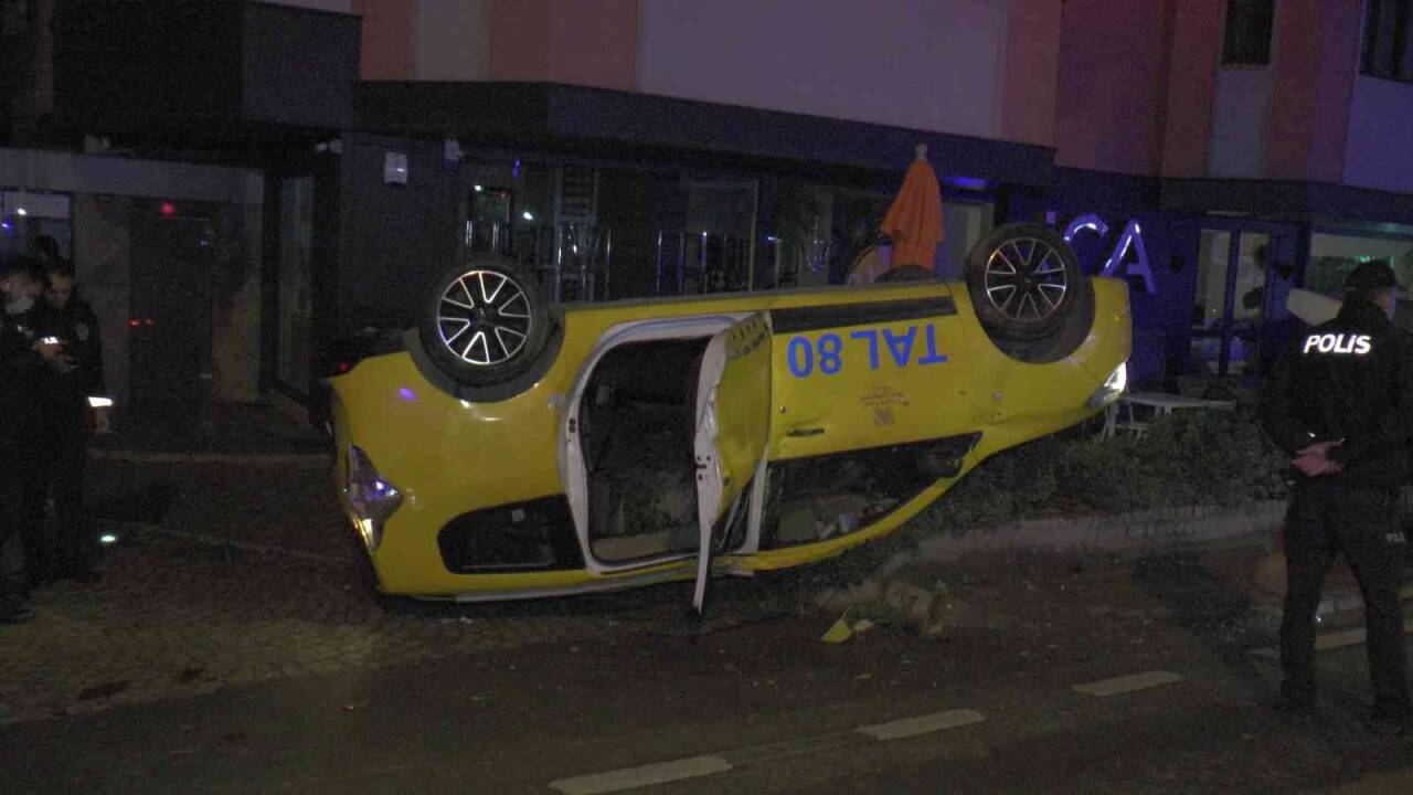 Ticari taksi takla attı: 1 yaralı