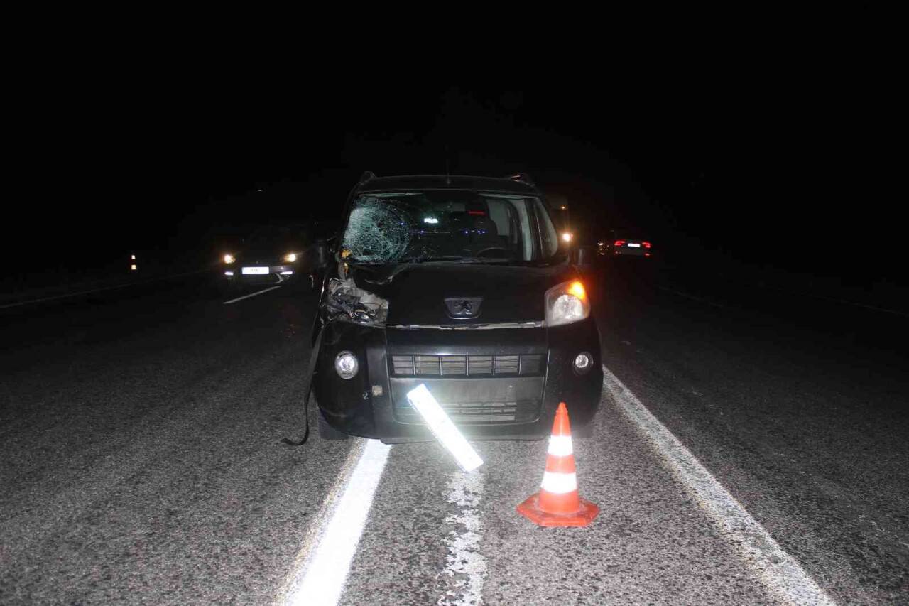 Yolun karşısına geçmeye çalışan yaşlı adama otomobil çarptı