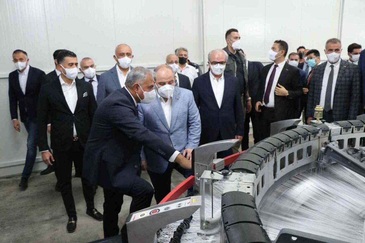 Bakan Varank: "Sanayicimizin her konuda arkasındayız"