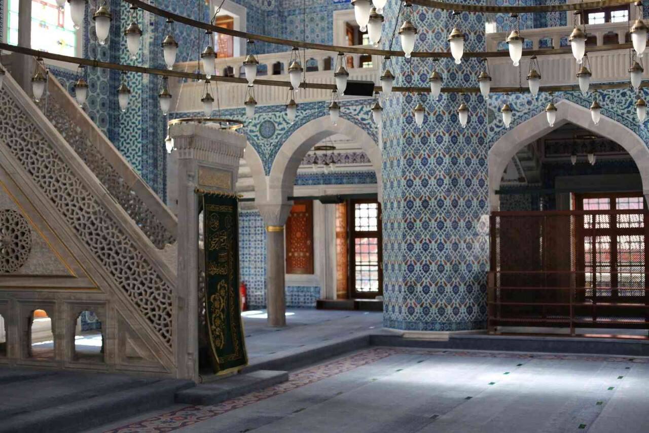 Rüstem Paşa Camii’nde bulunan 400 yıllık Kabe tasvirli çini pano