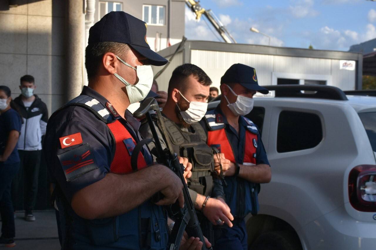 Çok sayıda suç kaydı bulunan zanlı iş yerine yapılan operasyonla yakalandı