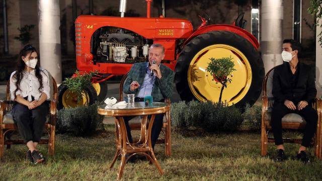 Cumhurbaşkanı Erdoğan, gençlerle bir araya geldi