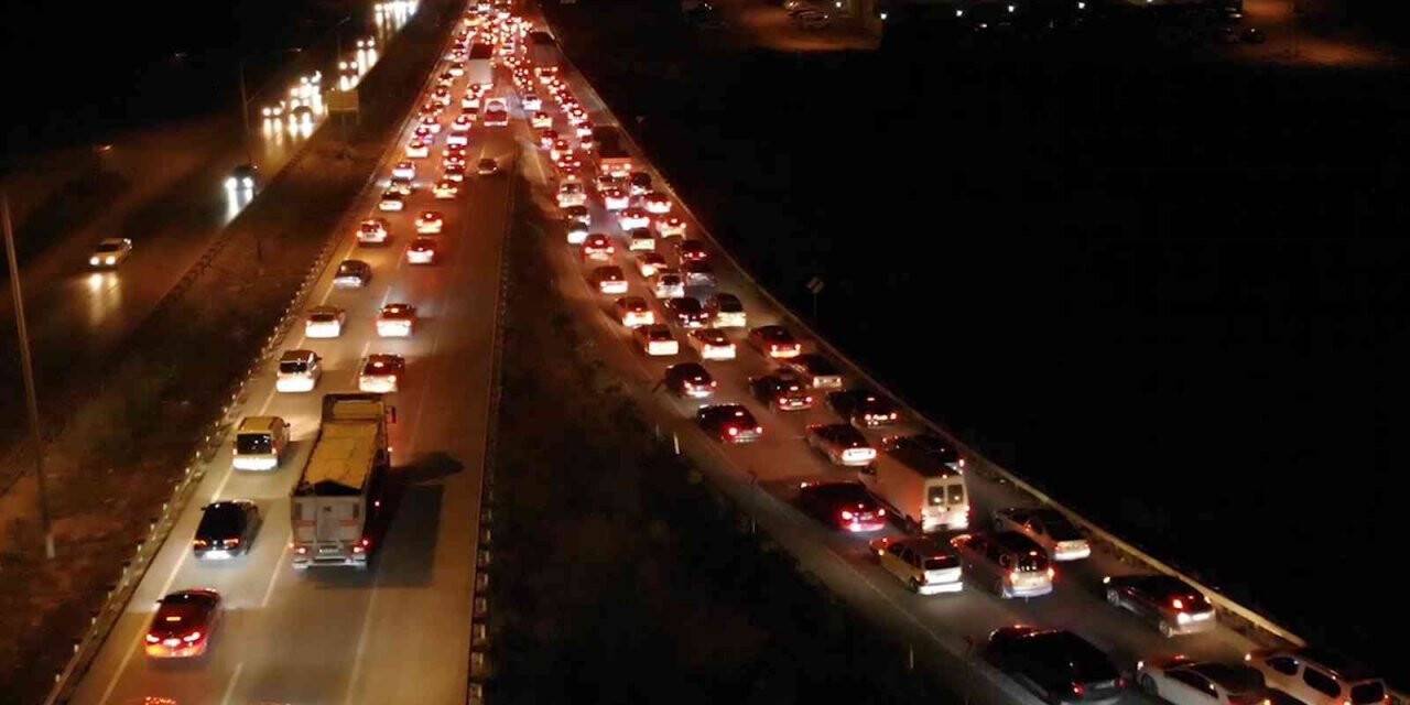 43 ilin geçiş noktası, kilit kavşakta hafta sonu trafik yoğunluğu