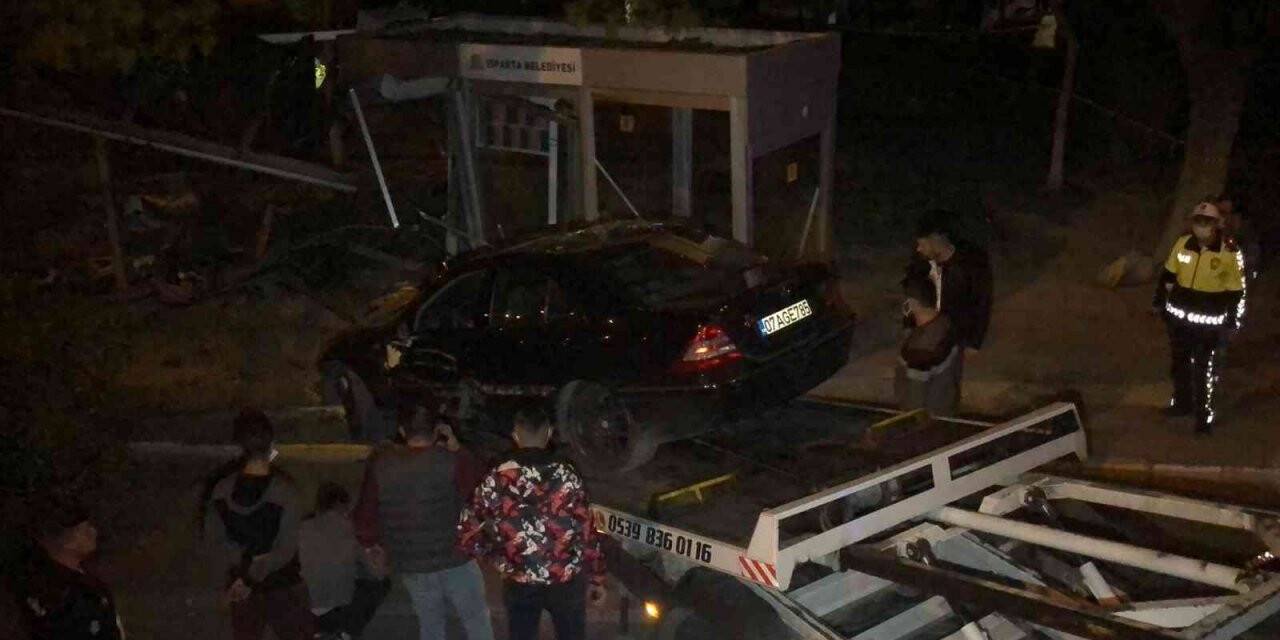 Isparta’da 6 kişinin yaralandığı kazada olay yerinden kaçan ehliyetsiz sürücü tutuklandı