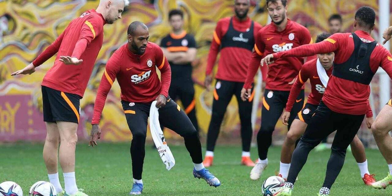 Galatasaray, milli takımlardaki oyuncularından yoksun çalıştı