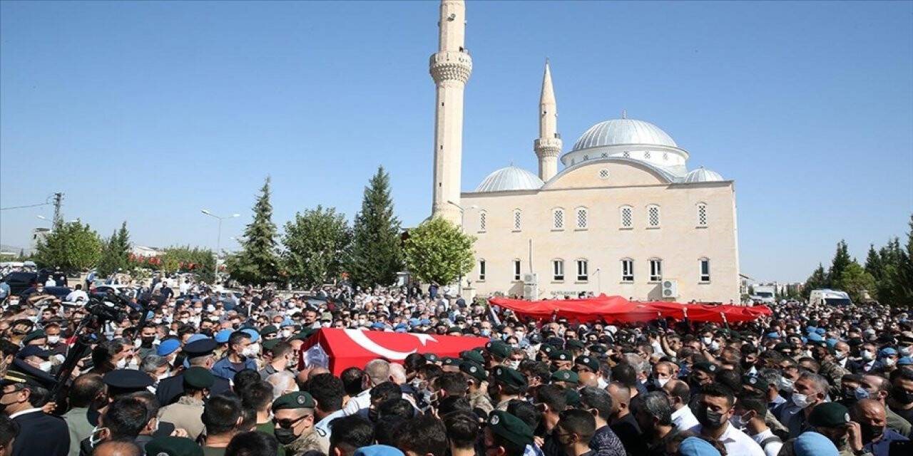 Şehit polisler son yolculuklarına uğurlandı