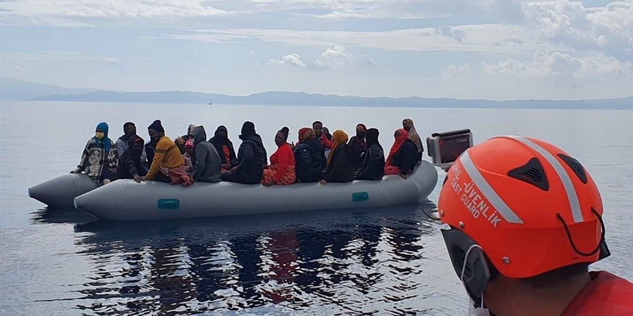 İzmir açıklarında 183 düzensiz göçmen kurtarıldı