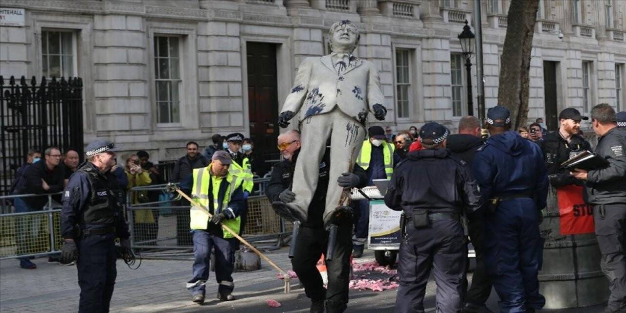 Greenpeace üyeleri Londra’da eylem yaptı