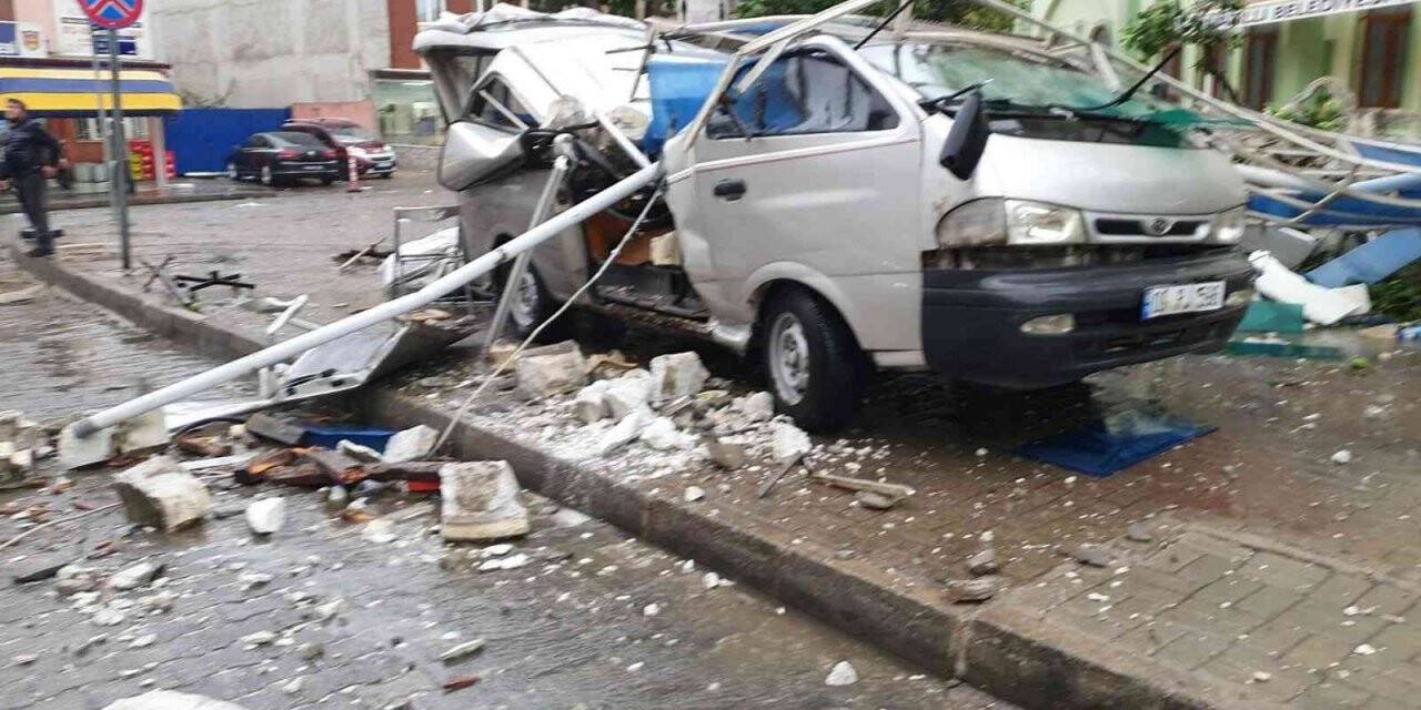 Valilikten, fırtına raporu: 7 kişi yaralandı
