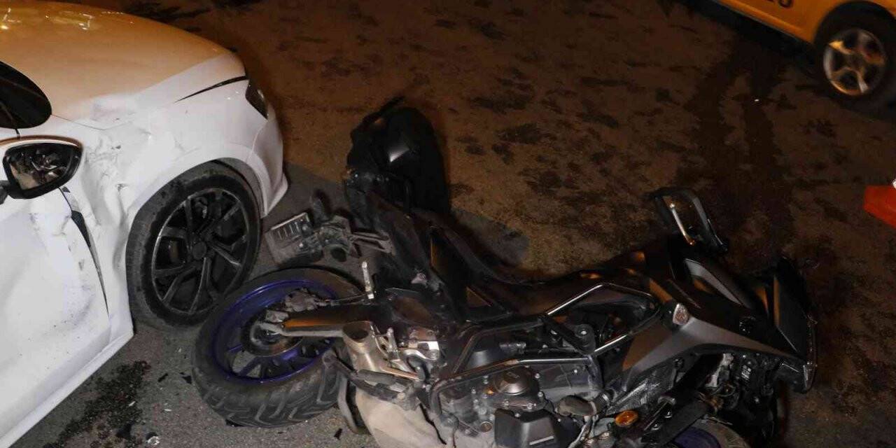 Motosikletli sivil polisler otomobille çarpıştı: 2 polis yaralı
