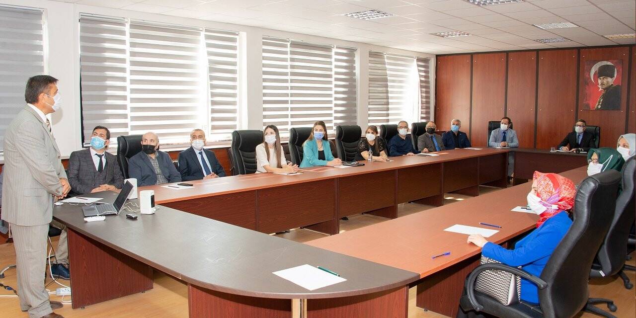 SÜ Eğitim Fakültesinde Akademik Kurul toplantısı