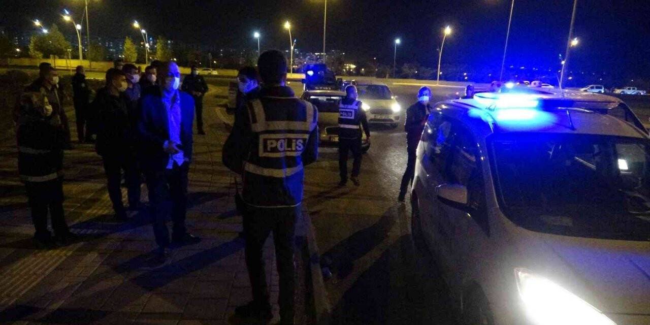 Uyuşturucu ve alkoliklerin mekanı haline gelen caddede “süpürme” uygulaması