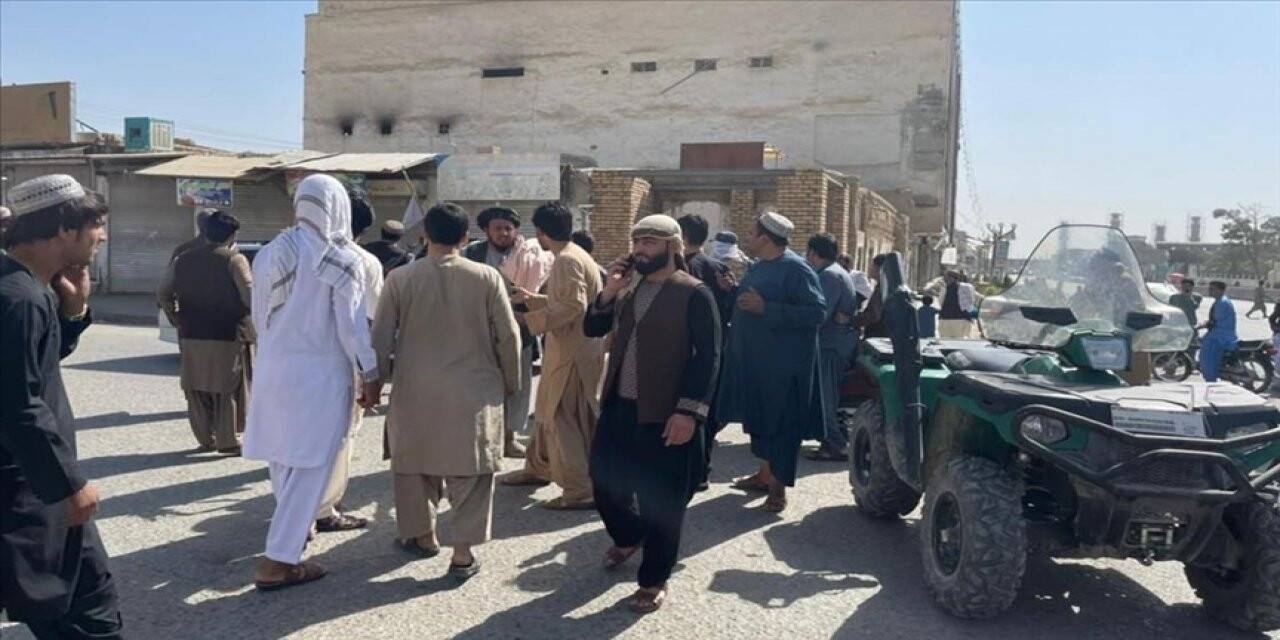 Afganistan'da camiye bombalı saldırı: 30 ölü