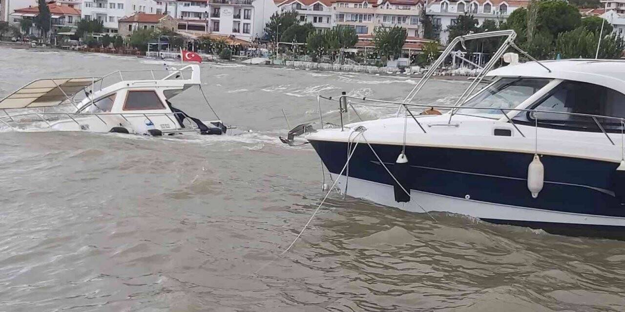 Olumsuz hava koşulları nedeniyle Datça’da batan tekne kurtarılamadı