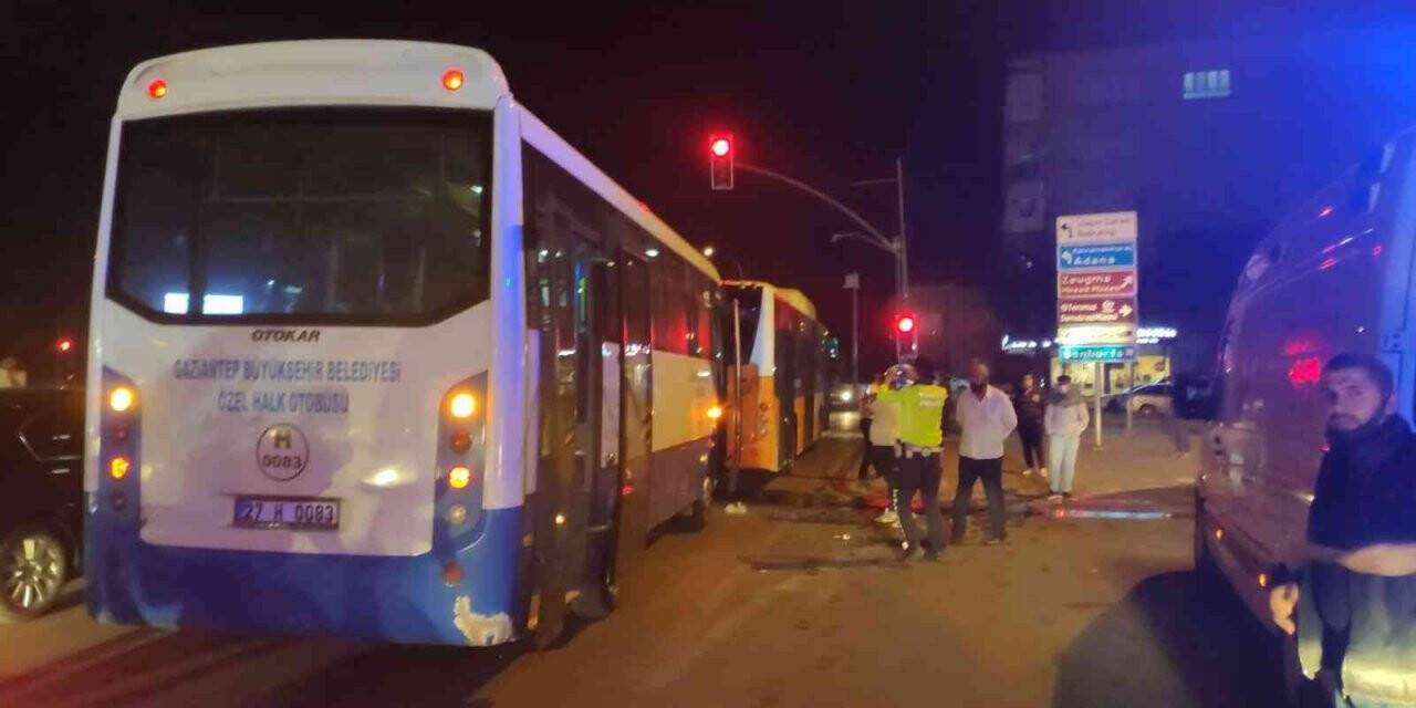 Halk otobüsü belediye otobüsüne çarptı: 9 yaralı