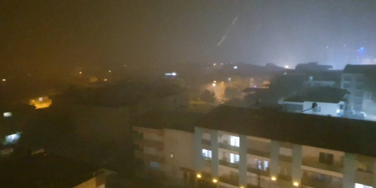 Nazilli’de 10 dakikalık dolu yağışı hayatı olumsuz etkiledi