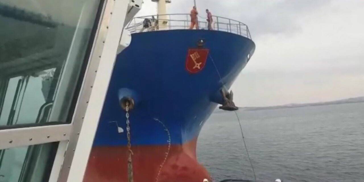 Çanakkale Boğazı’nda makine arızası veren gemi demirletildi