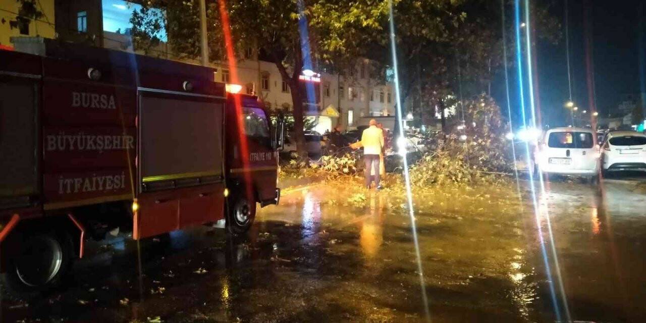 Bursa’da sağanak ve dolu yağışı hayatı felç etti