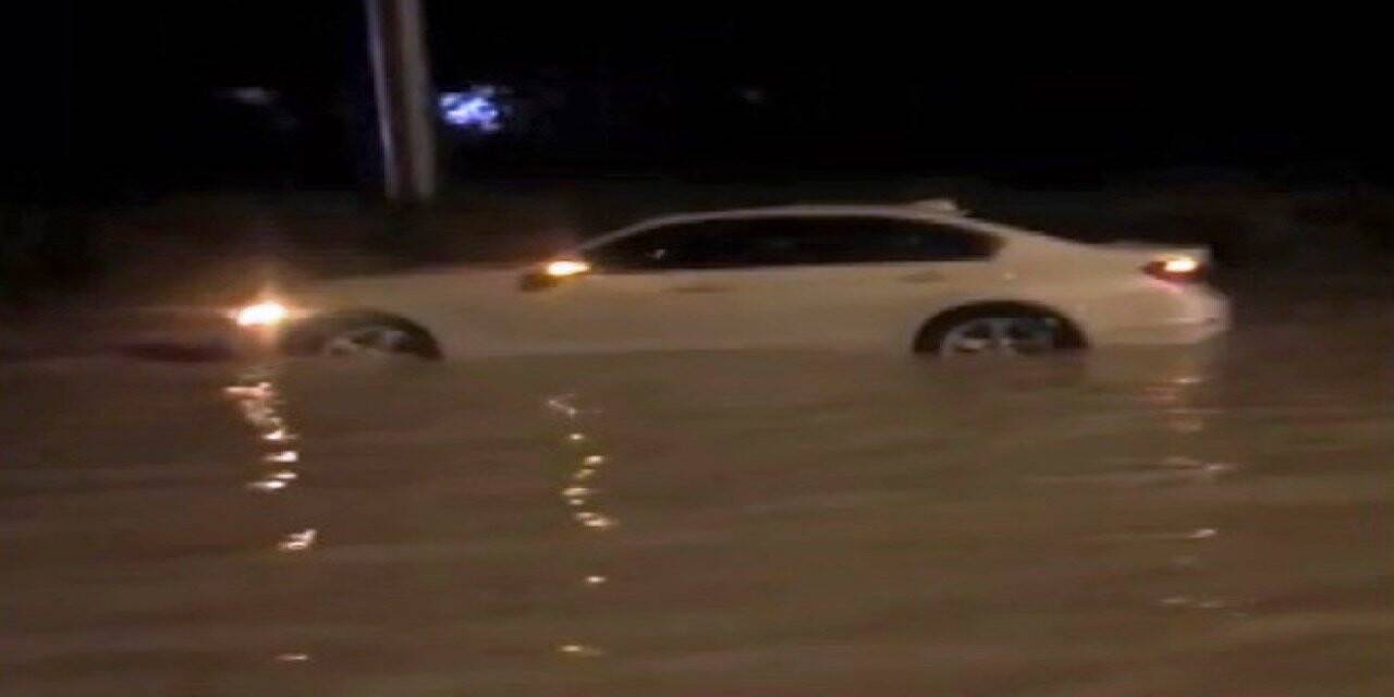 Kuşadası sağanak yağışa teslim oldu