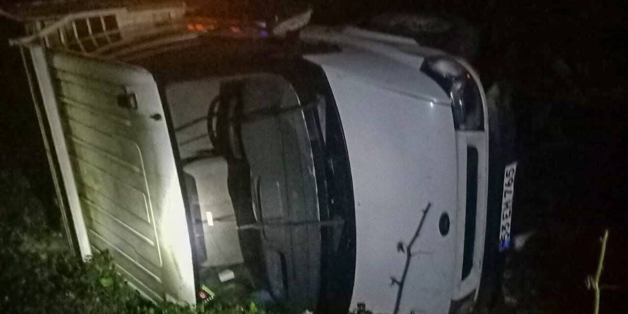 Rize’de kontrolden çıkan kamyonet takla attı: 4 yaralı