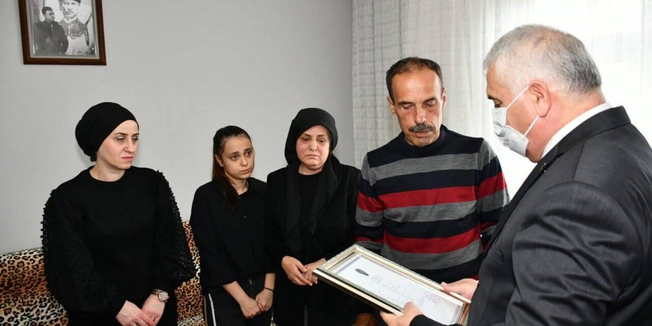 Şehit bekçinin ailesine ’Şehitlik belgesi’ verildi