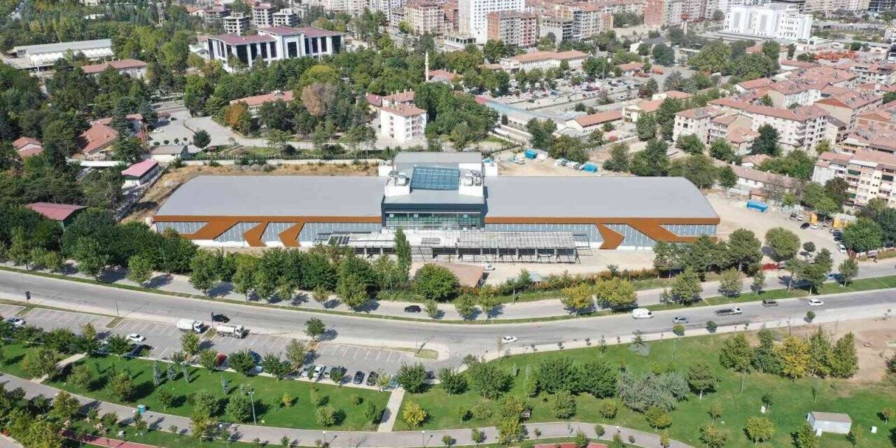 Elazığ’da  Fuar ve Kongre Merkezi’nde çalışmalar sürüyor