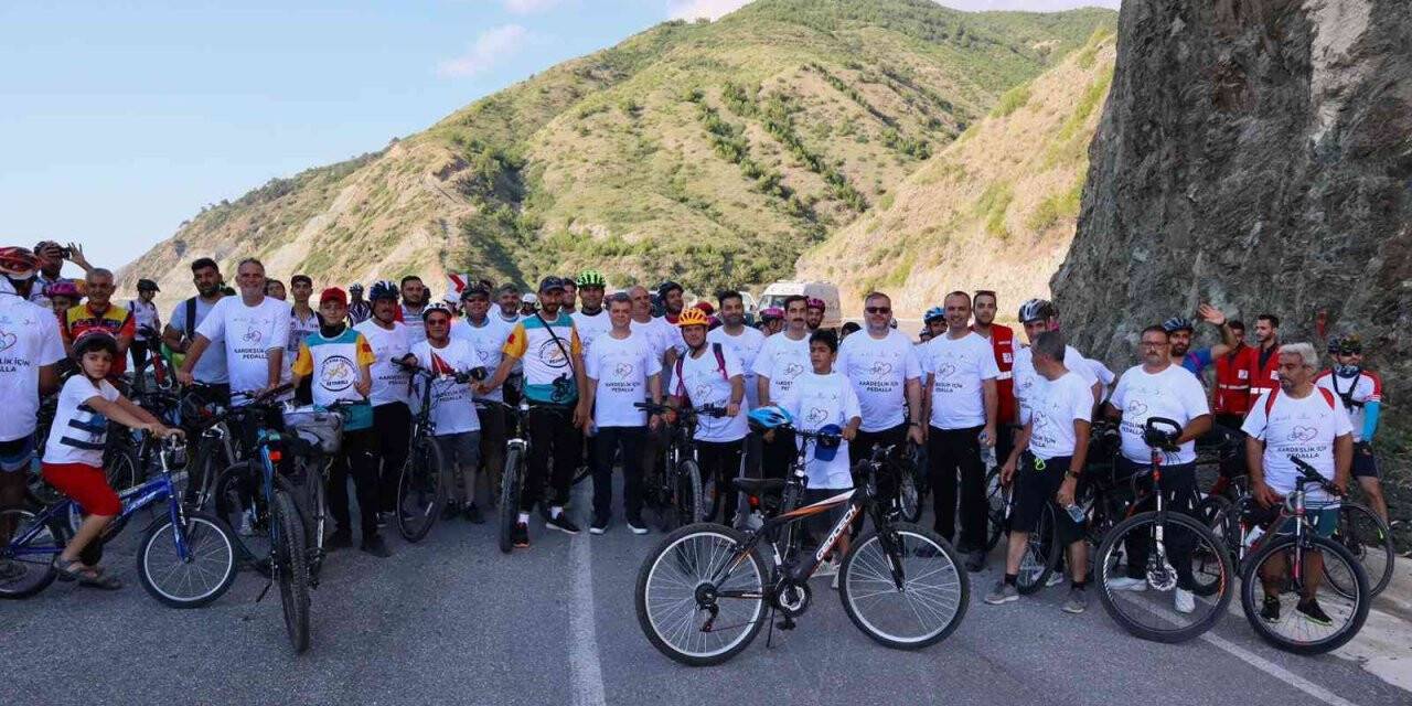 Suriyeli ve Türk vatandaşlar kardeşlik için pedal çevirdi