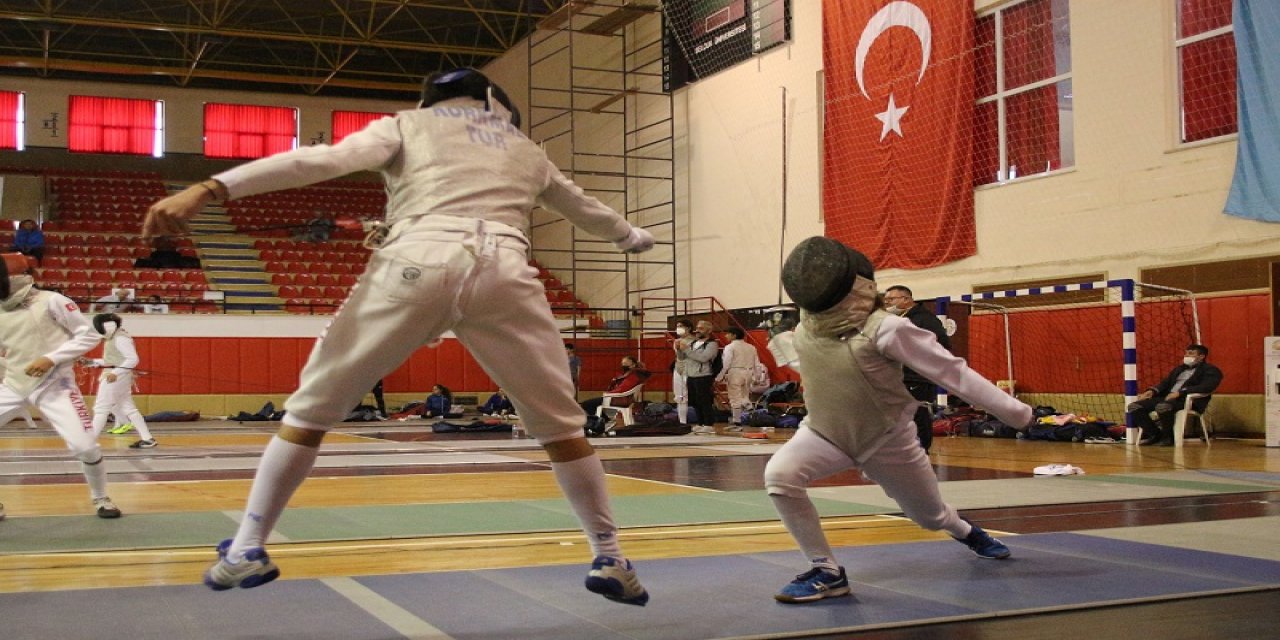 Gençler Epe, Flöre ve Kılıç Açık Turnuvası, Konya'da devam ediyor