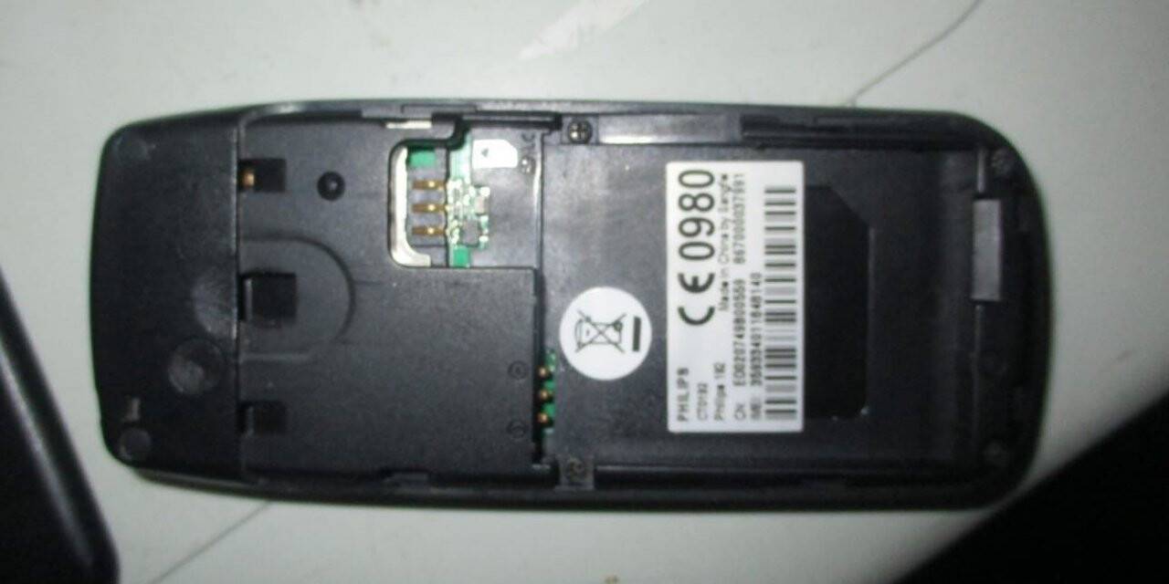 Hapishaneye kaçak sokulmak istenen telefon jandarmaya takıldı