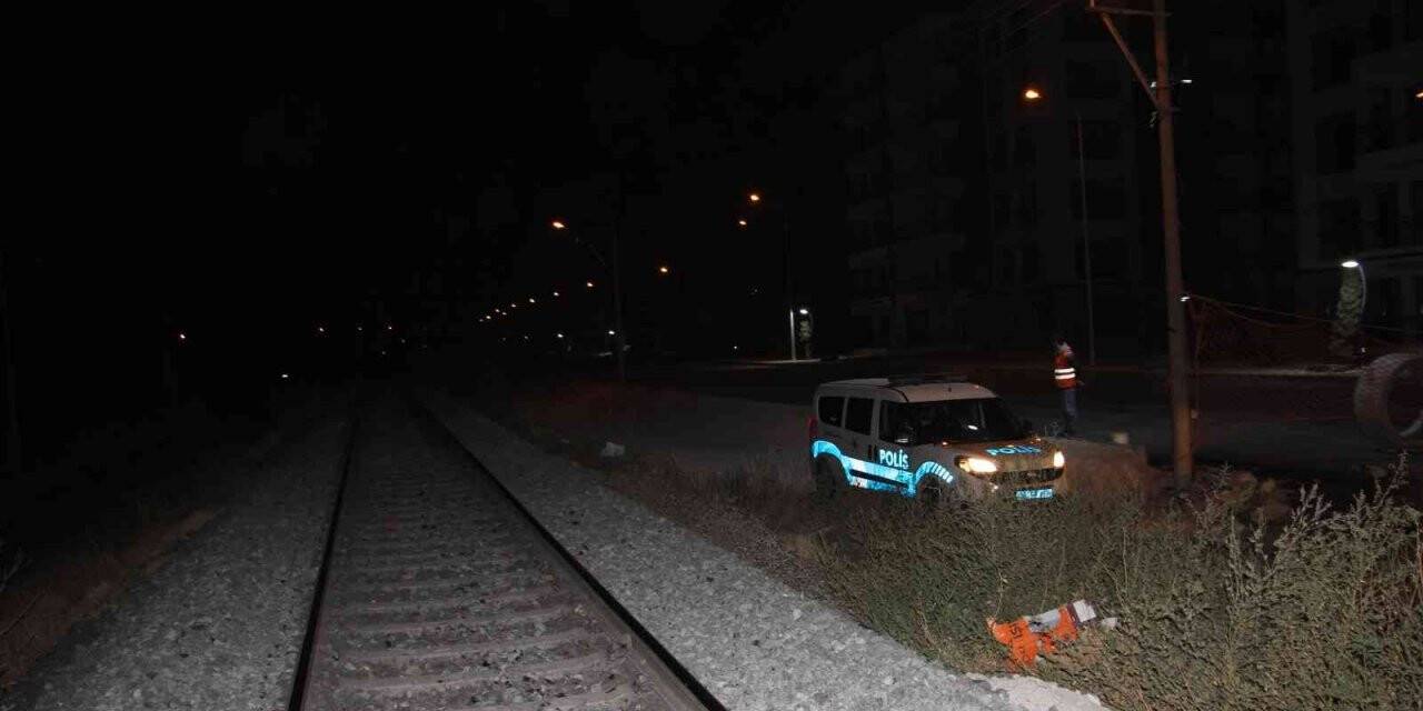 Elazığ’da makinistin ihbarı polisi alarma geçirdi, raylar didik didik arandı